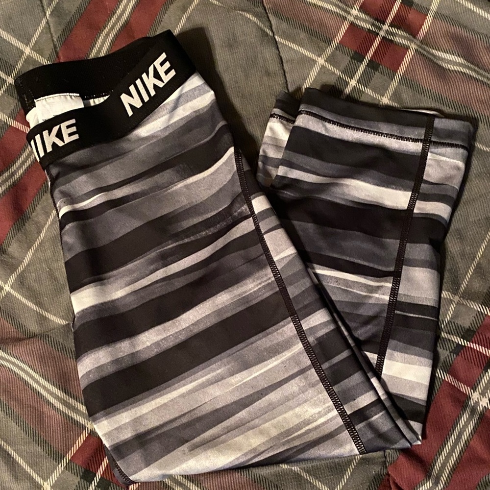 nike crop leggings